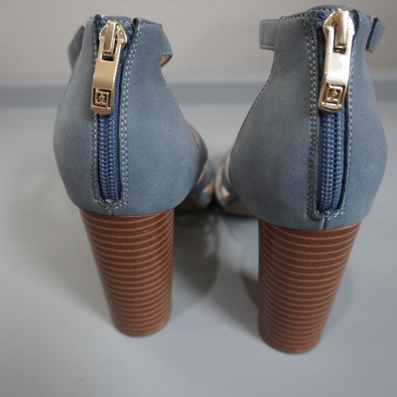 Liz Clairborne Refined Comfort gray blue strappy sandal chunky heel Size… - Picture 9 of 13